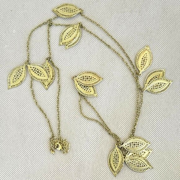 Boho Leaf Necklace Gold Tone Adjustable Length - Picture 2 of 2